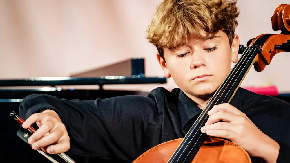 Mare Eduard, violoncelist — a treia generație a familiei Mare în muzică